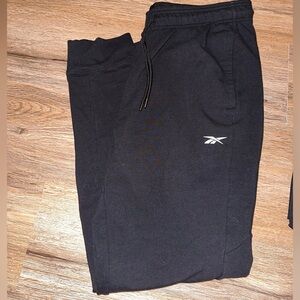 Men’s Reebok jogger - size L